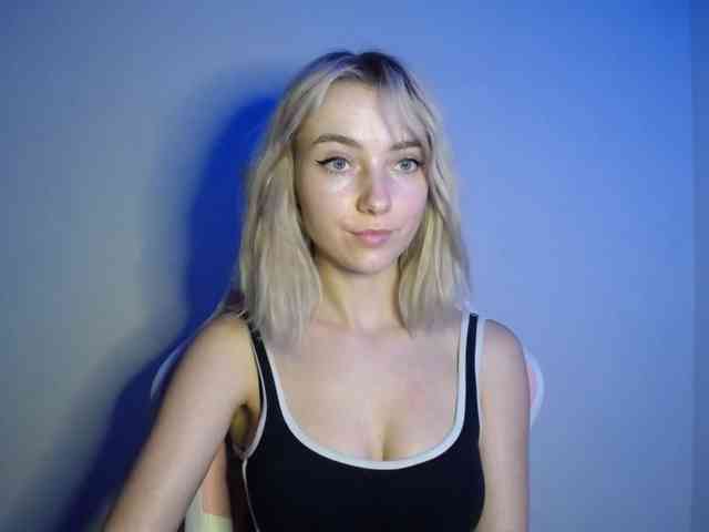 LuciaGlow webcam