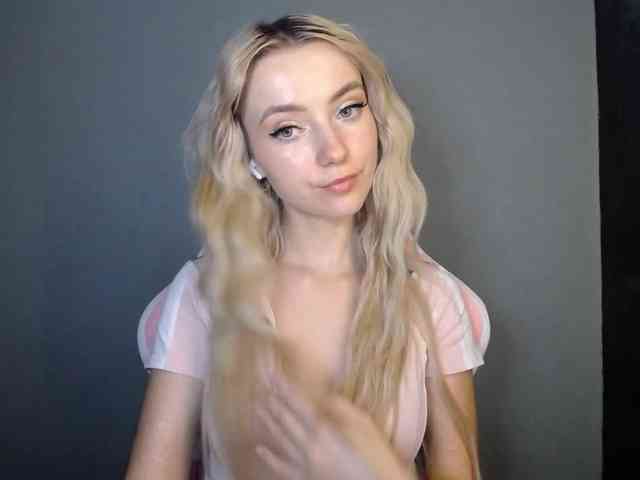 LuciaGlow webcam