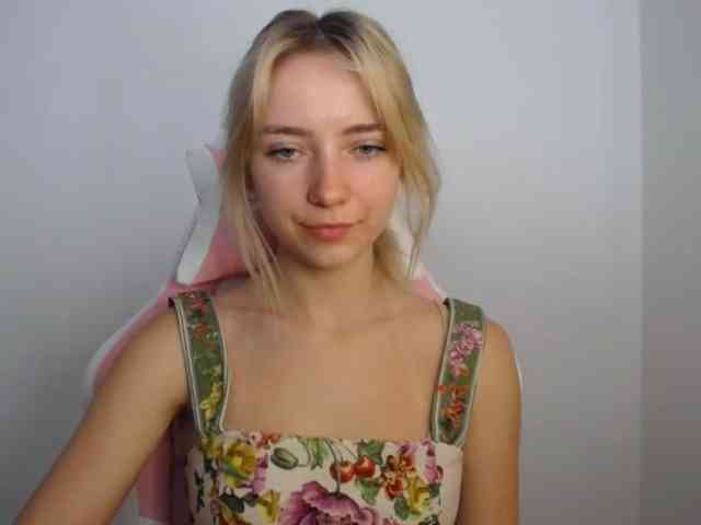 LuciaGlow webcam