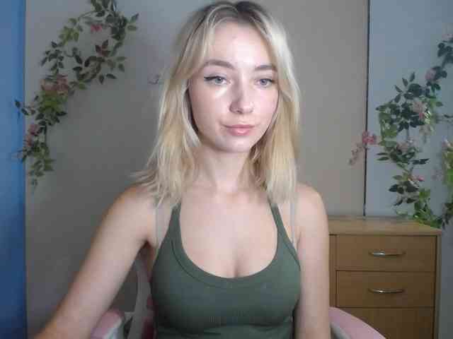 LuciaGlow webcam