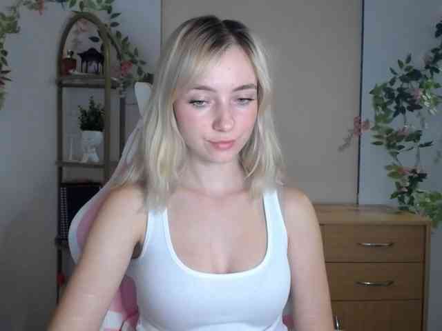 LuciaGlow webcam