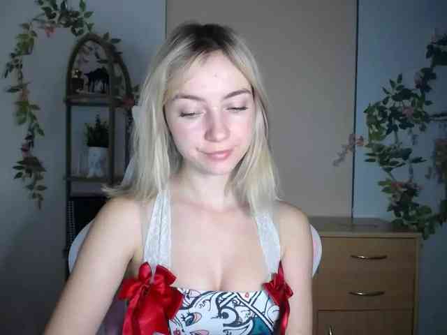 LuciaGlow webcam