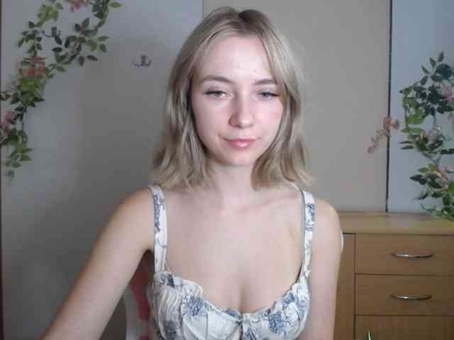 LuciaGlow webcam