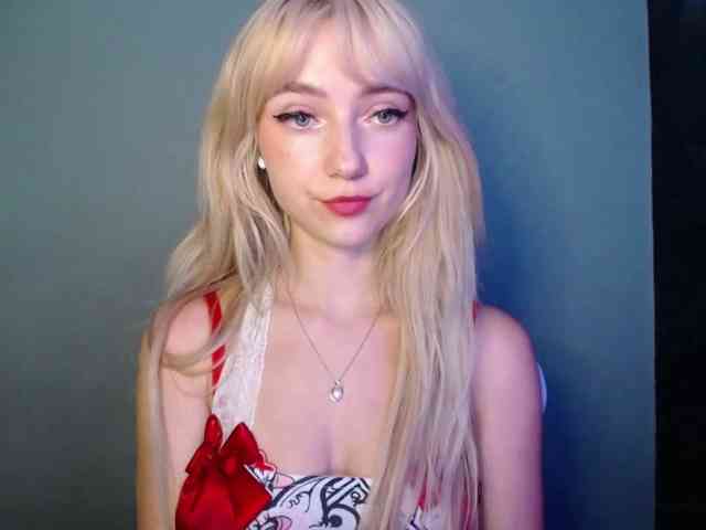 LuciaGlow webcam