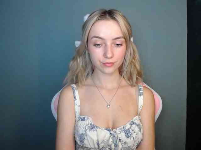 LuciaGlow webcam