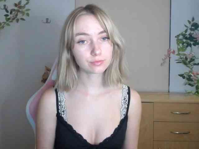 LuciaGlow webcam