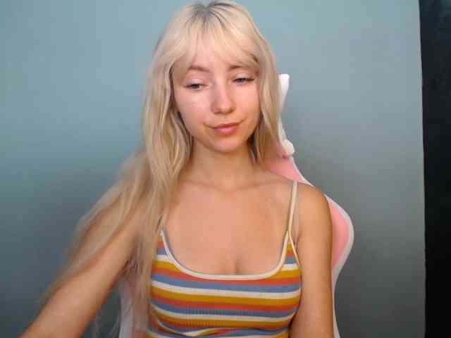 LuciaGlow webcam