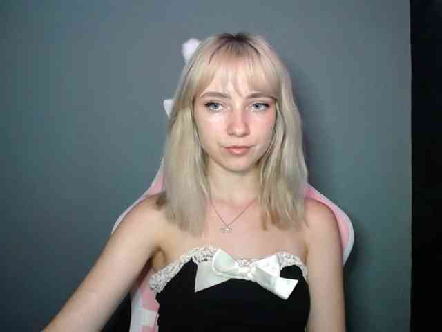 LuciaGlow webcam