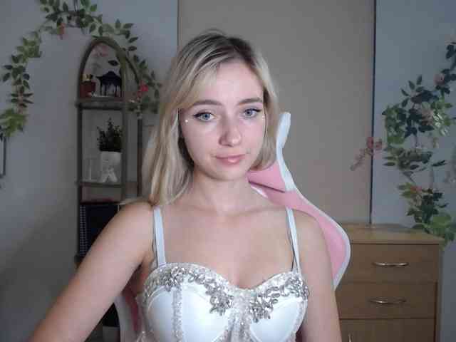 LuciaGlow webcam