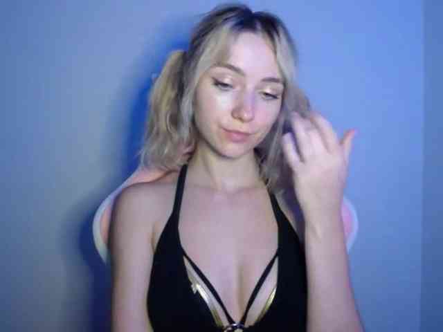 LuciaGlow webcam