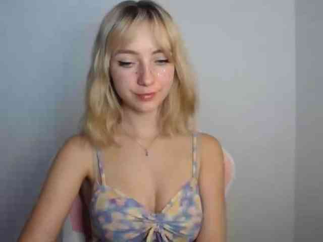 LuciaGlow webcam