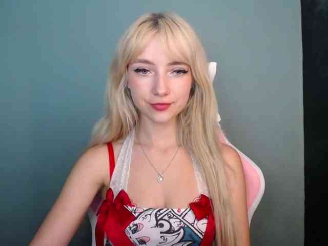 LuciaGlow webcam