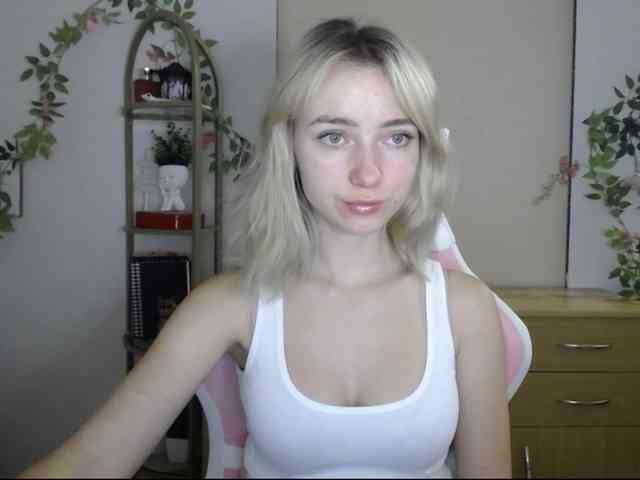 LuciaGlow webcam