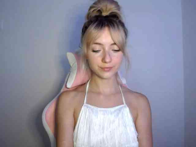 LuciaGlow webcam