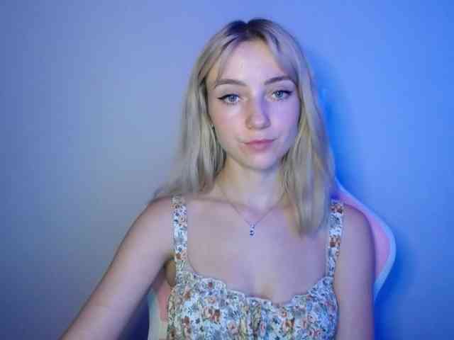 LuciaGlow webcam