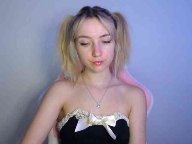 LuciaGlow webcam