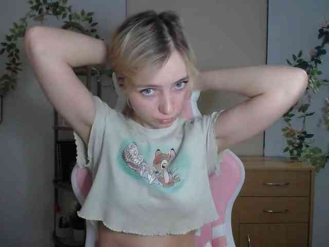 LuciaGlow webcam