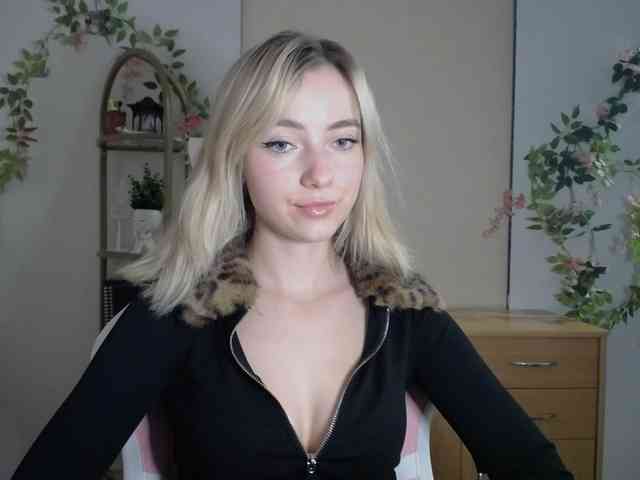 LuciaGlow webcam