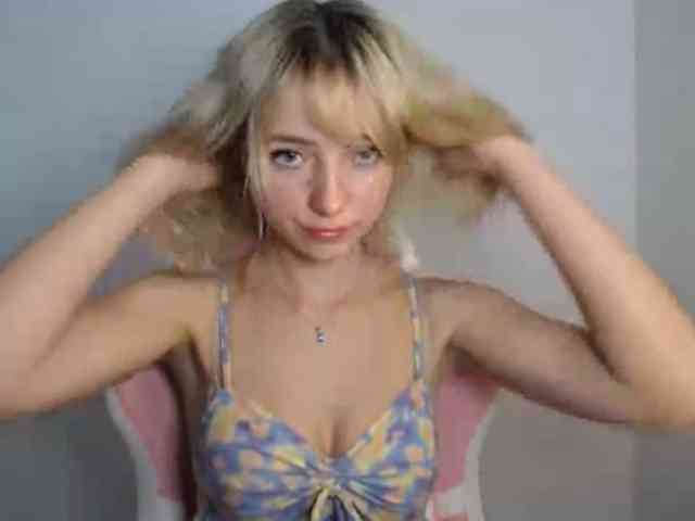 LuciaGlow webcam