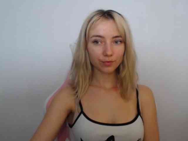 LuciaGlow webcam