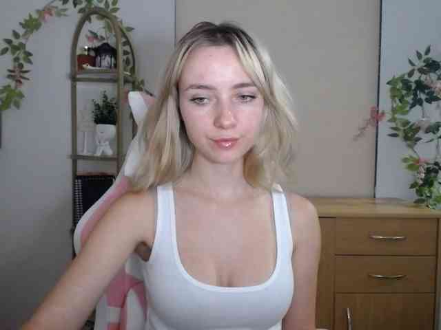 LuciaGlow webcam