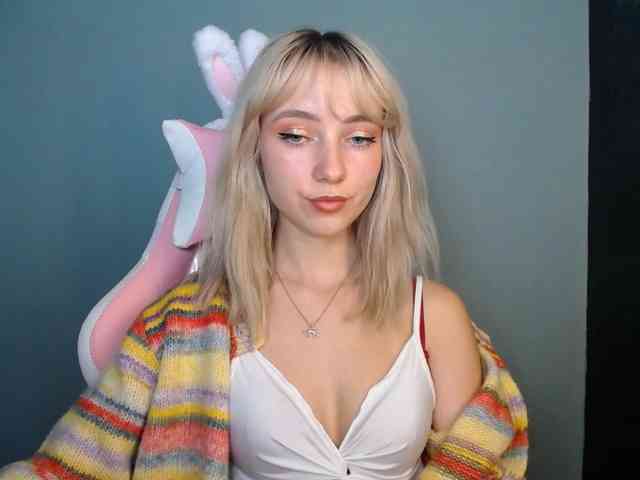LuciaGlow webcam
