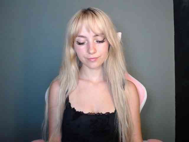 LuciaGlow webcam