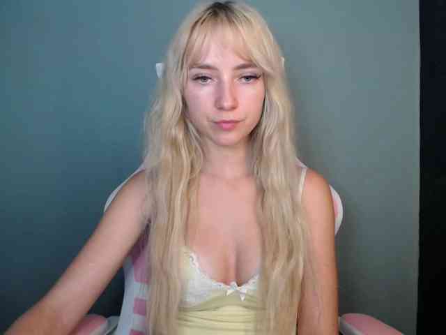 LuciaGlow webcam