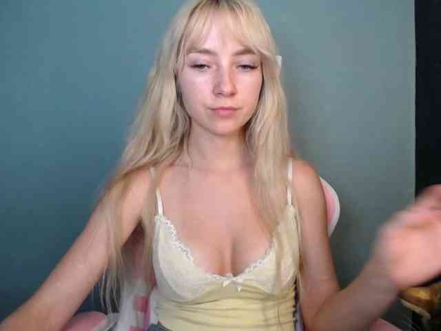 LuciaGlow webcam
