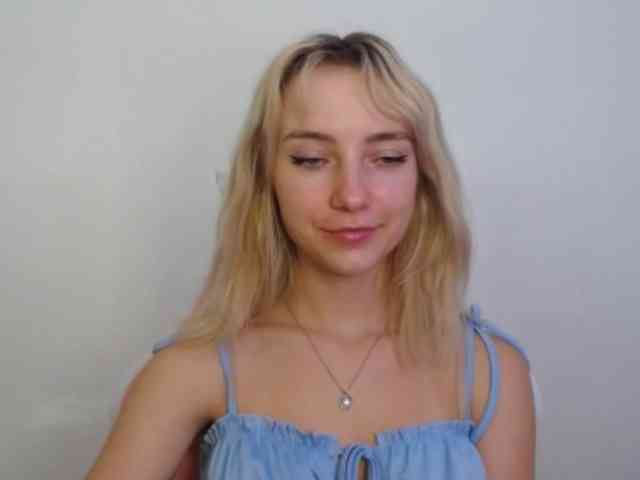 LuciaGlow webcam