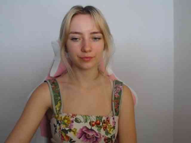 LuciaGlow webcam