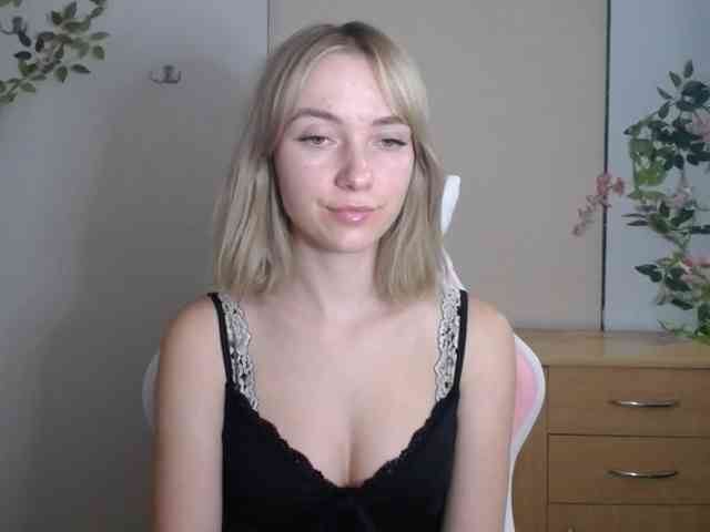 LuciaGlow webcam
