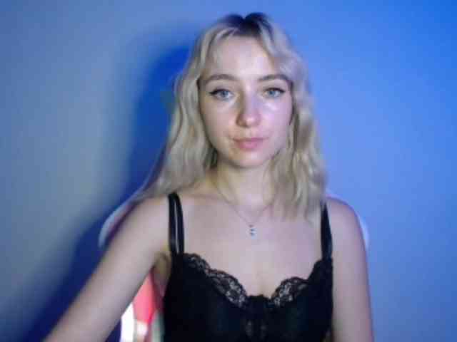 LuciaGlow webcam