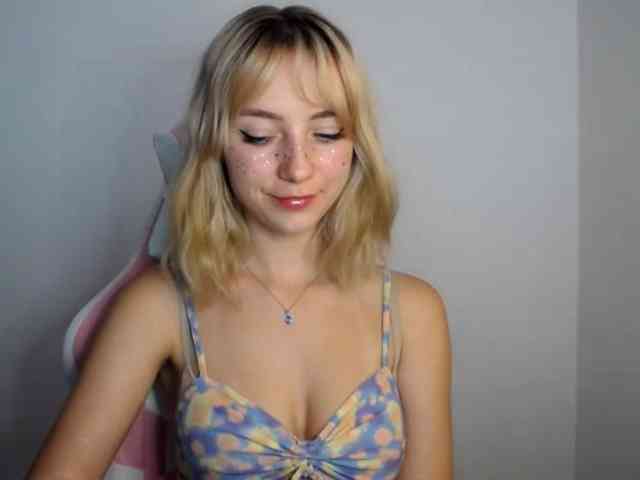LuciaGlow webcam