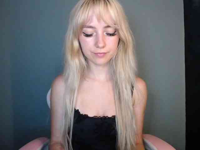 LuciaGlow webcam