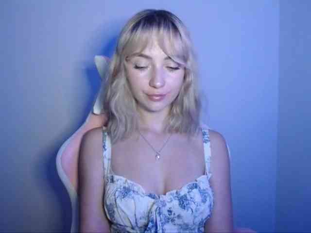 LuciaGlow webcam