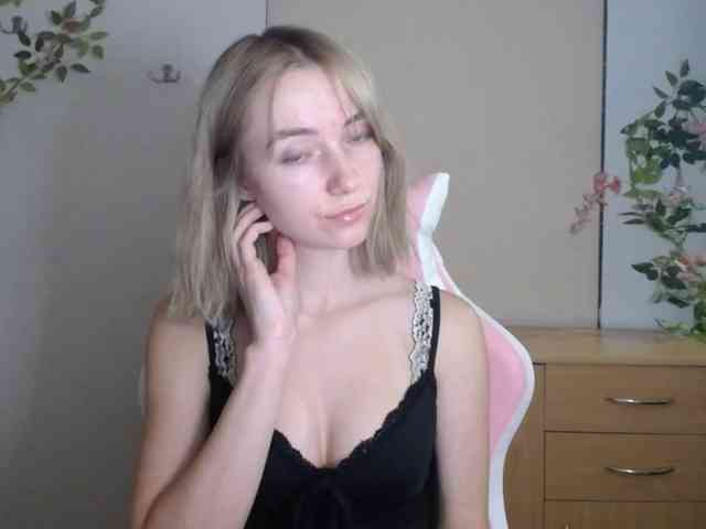LuciaGlow webcam