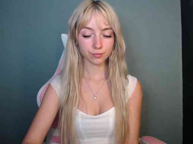 LuciaGlow webcam