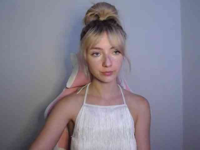 LuciaGlow webcam
