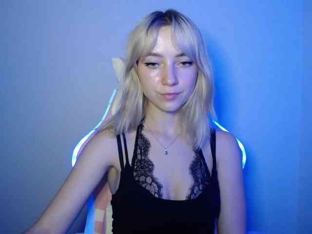 LuciaGlow webcam