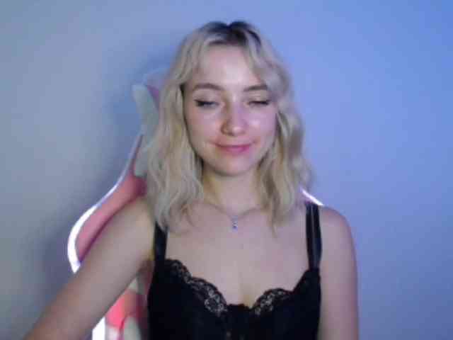LuciaGlow webcam