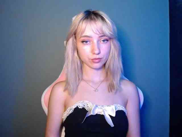 LuciaGlow webcam