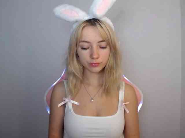 LuciaGlow webcam