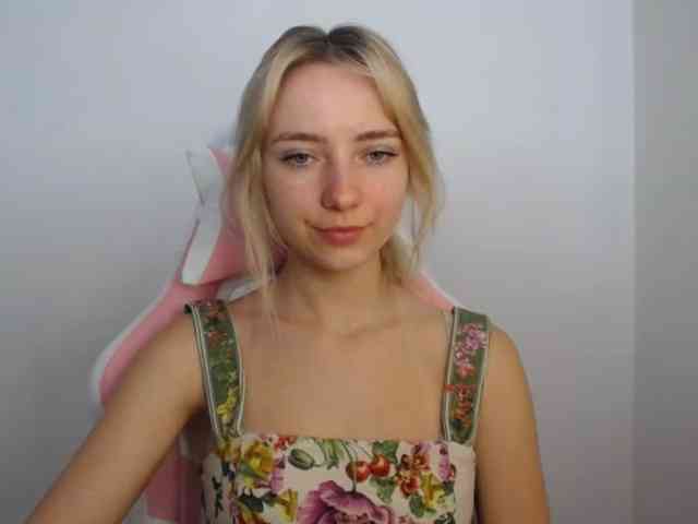 LuciaGlow webcam