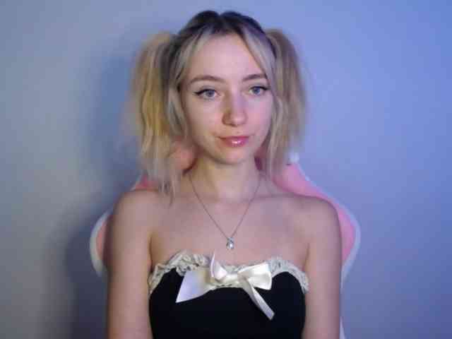 LuciaGlow webcam