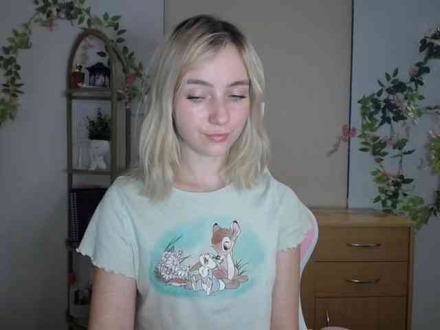 LuciaGlow webcam