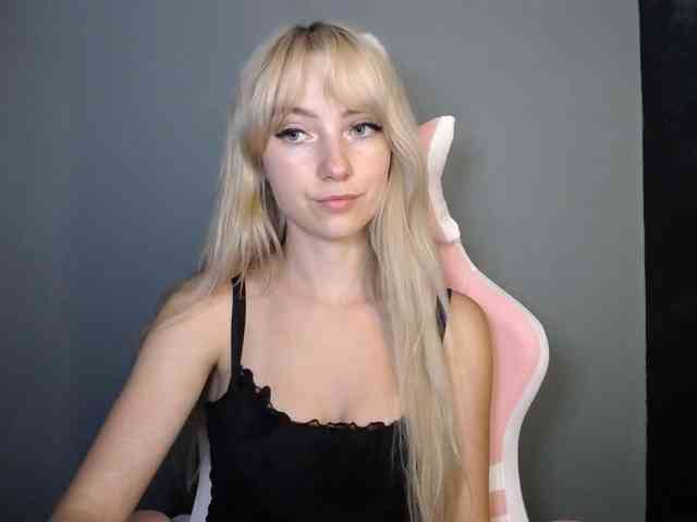 LuciaGlow webcam
