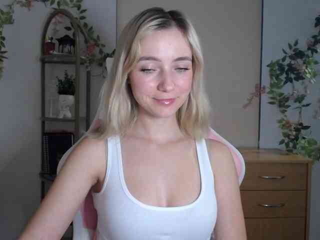 LuciaGlow webcam