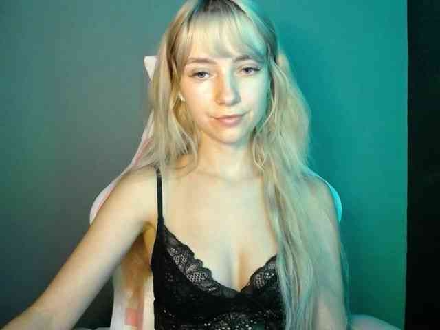 LuciaGlow webcam