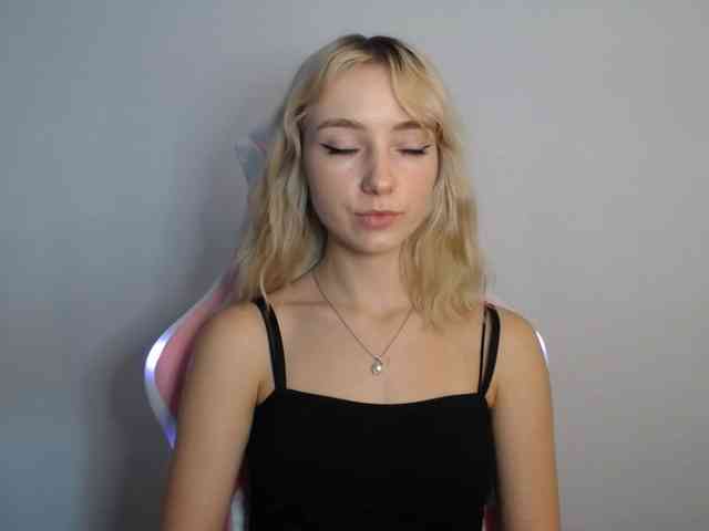 LuciaGlow webcam